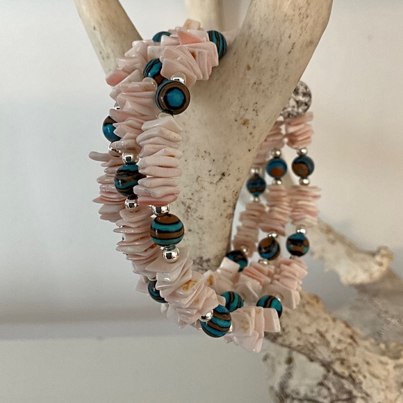 Pink Shell Chips Bracelet. Blue Gold Beads. Matching Earrings.  Mother’s Day - Picture 5 of 9